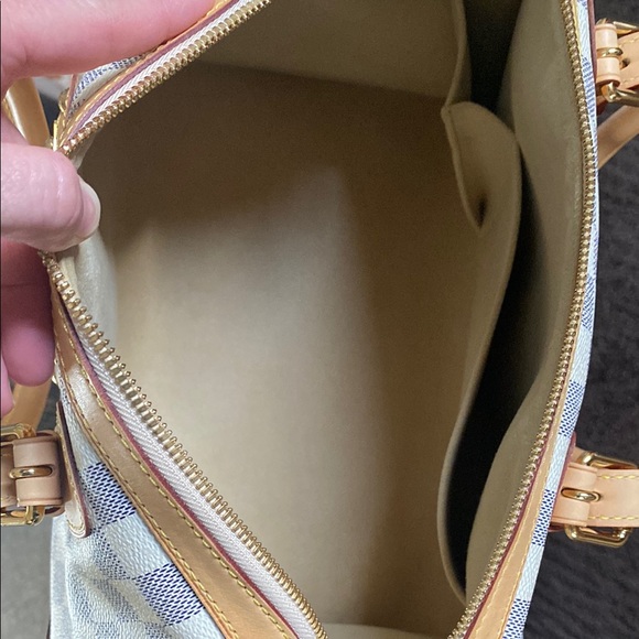 Louis Vuitton Damier Azur Berkeley handbag. - Picture 6 of 7